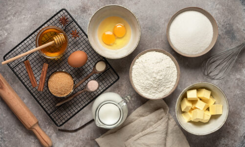 Masło i jajka w domowej kuchni