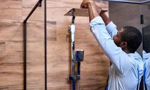 Koszt montażu kabiny prysznicowej z brodzikiem – przewodnik cenowy