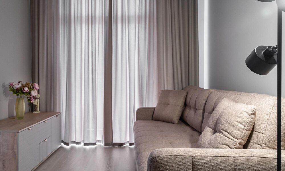 Firany do salonu bez prasowania – praktyczne rozwiązania do domu