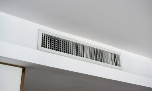 Ukryta klimatyzacja – dyskretne systemy chłodzenia wnętrz